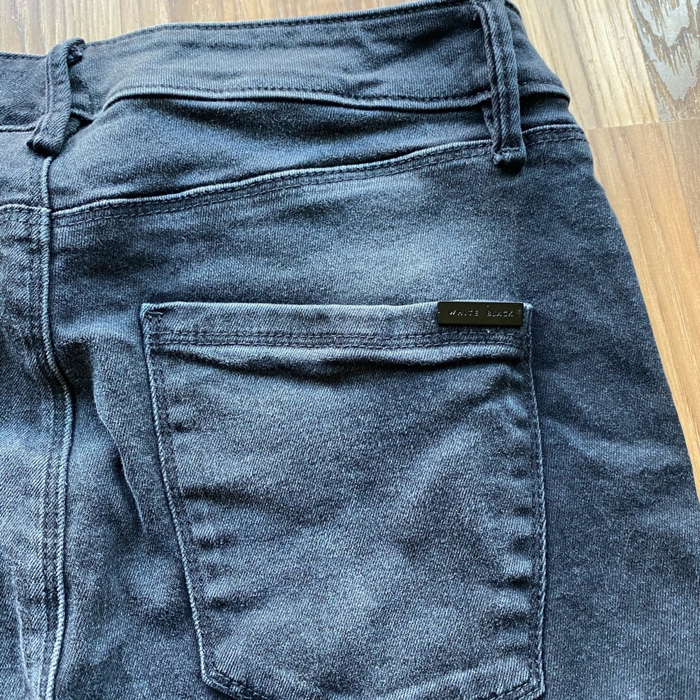 WHBM Black Skinny Ankle Jeans - Picture 5 of 6